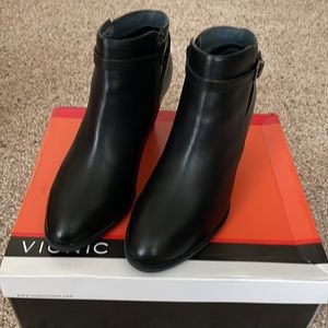 Vionic Upton Ankle Boot